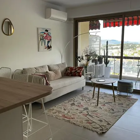 Apartment With Terrace In Colline *